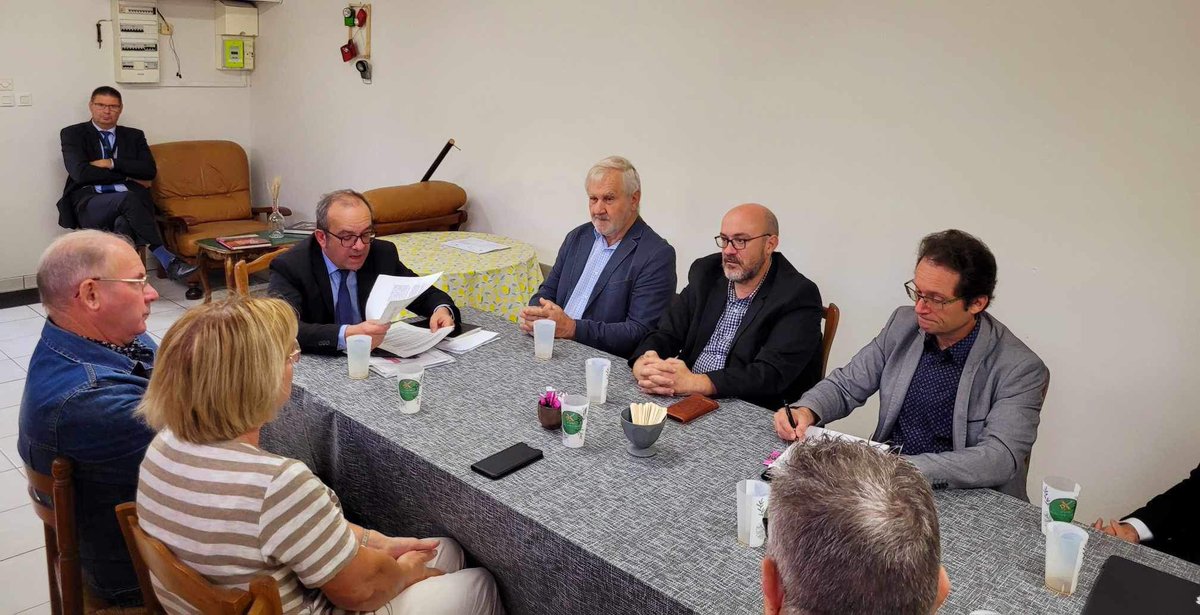 cyrilcibert's tweet photo. Réunion trÚs matinale à #archigny avec M. Le Sous-préfet, Le Maire , @NvelleAquitaine @Prefet86 @CAChatellerault avec les bénévoles Les mots clés du tiers lieu #LOCUS : lien social et eco circulaire
lien intergenerationnel avec transmission de compétences cc @TrousselleY https://t.co/YDIx8huC85