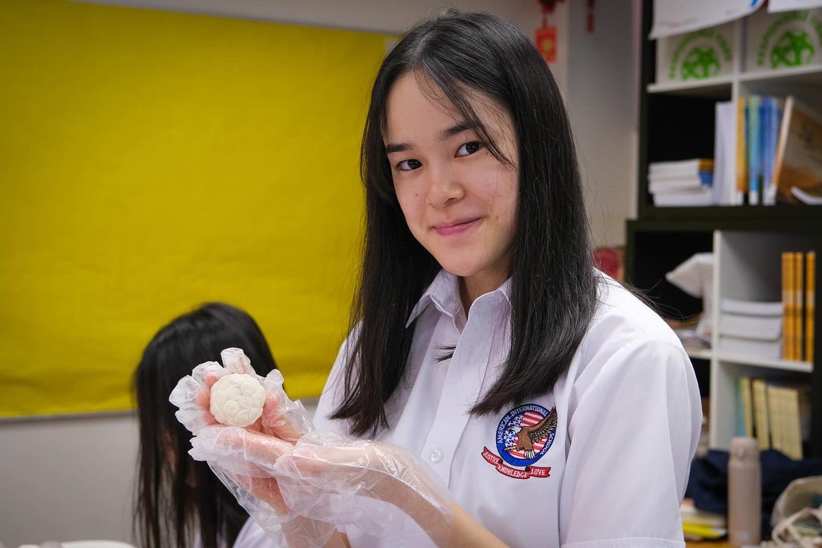 Already ate my first mooncake 🥮 of the year while visiting Mr. Ho’s Mandarin class this morning. Handmade custard mooncakes can’t be beat. #AISShareTheLove #RedBrick125 #MidAutumnFestival #HongKong