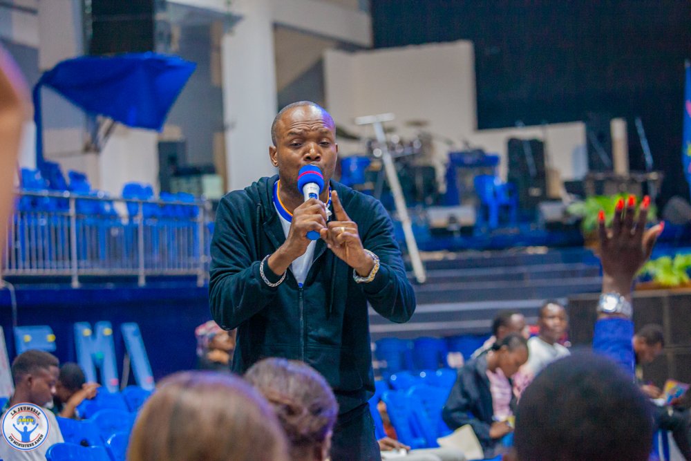 DuJeunesse's tweet image. #VEILLÉE_DE_JEUNES
~~~~~~~~~~~~~
#EXHORTATION

 "La prière est une puissance qui chasse le diable et l'empêche d'accomplir sa mission dans notre vie."

#EV_PAPY_MALEKAMA

#LUNDI_25_SEPT_2023
#AU_MIN_AMEN🕎🇨🇩facebook.com/10006945614465…