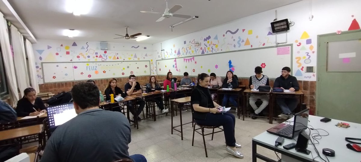 Gracias <a href="/mirkap/">mirkap💚#mutacionesdidacticas #didacticatransmedia</a> por tu tiempo, tu dedicación, por ser tan clara y sembrar huellas en nuestras futuras prácticas. También darle las gracias a nuestra profe Jorgelina por permitirnos pensar siempre una nueva apuesta🤍
Realmente estamos agradecidos los estudiantes del ISP N°1 💛🧡🤍