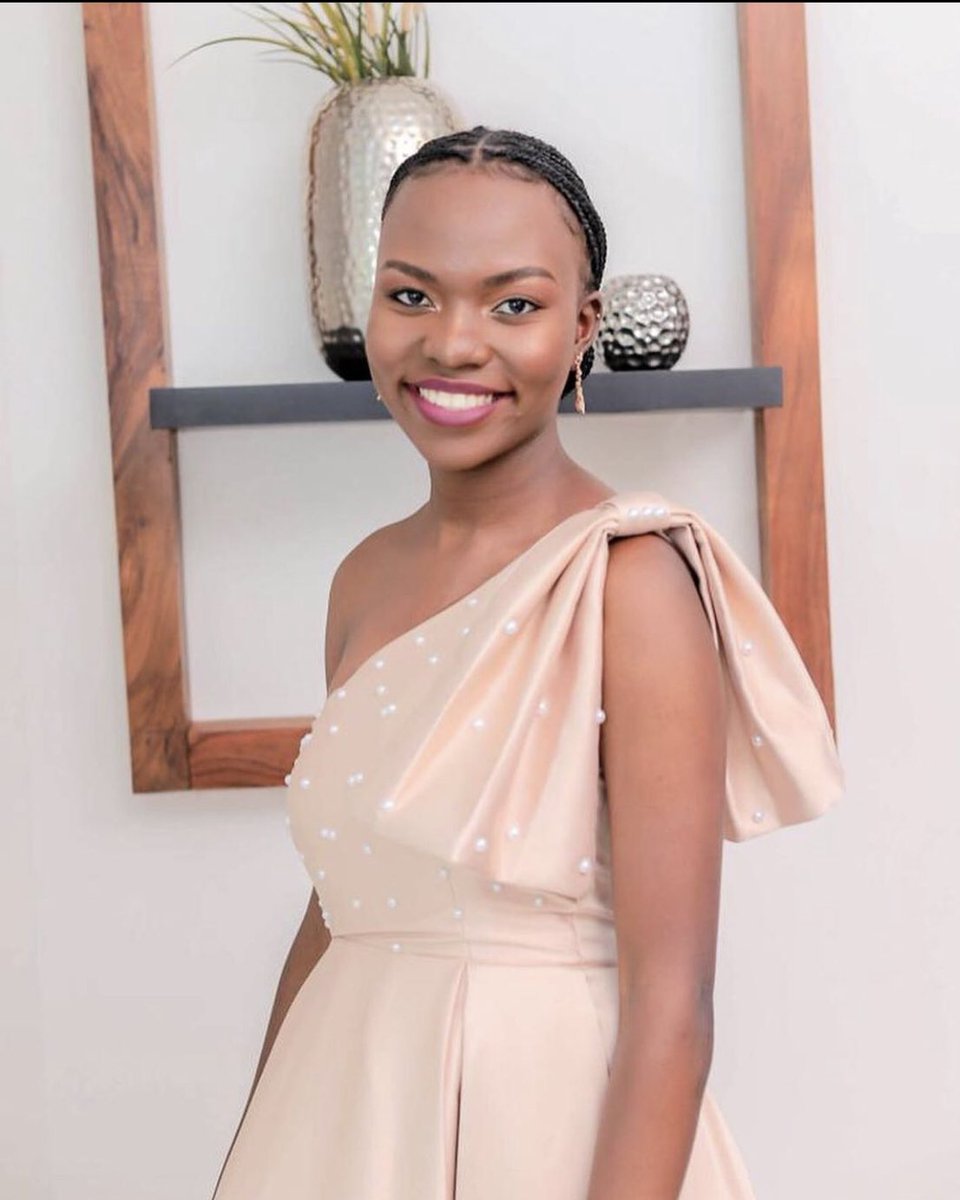 SwitzRuth's tweet image. My baby sister added a year and she’s really one of the most creative girls I know of if not the most creative girl I know of.

She’s a beauty!