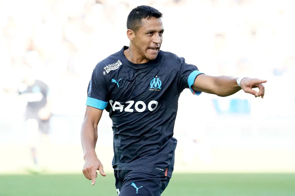 Olympien2613's tweet photo. 🔹Un OM en manque de caractère ?

Dans cet effectif encore une fois bouleversé par les dirigeants, l'absence de leaders inquiète. Les départs de Mattéo Guendouzi, Dimitri Payet, Alexis Sanchez, (voire Cengiz Under ou Sead Kolasinac, pas les derniers à se mettre minable sur un terrain), n'ont pour l'instant pas été compensés au niveau de l'état d'esprit. 

(@laprovence) #TeamOM