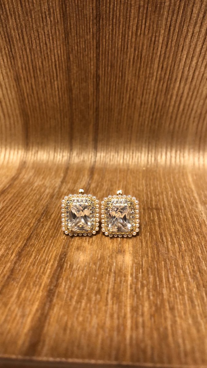 8322yuki0107's tweet image. ベースの近くのお店でキラキラの
お可愛いピアス買ったかわー。

#福生
#RAYDY