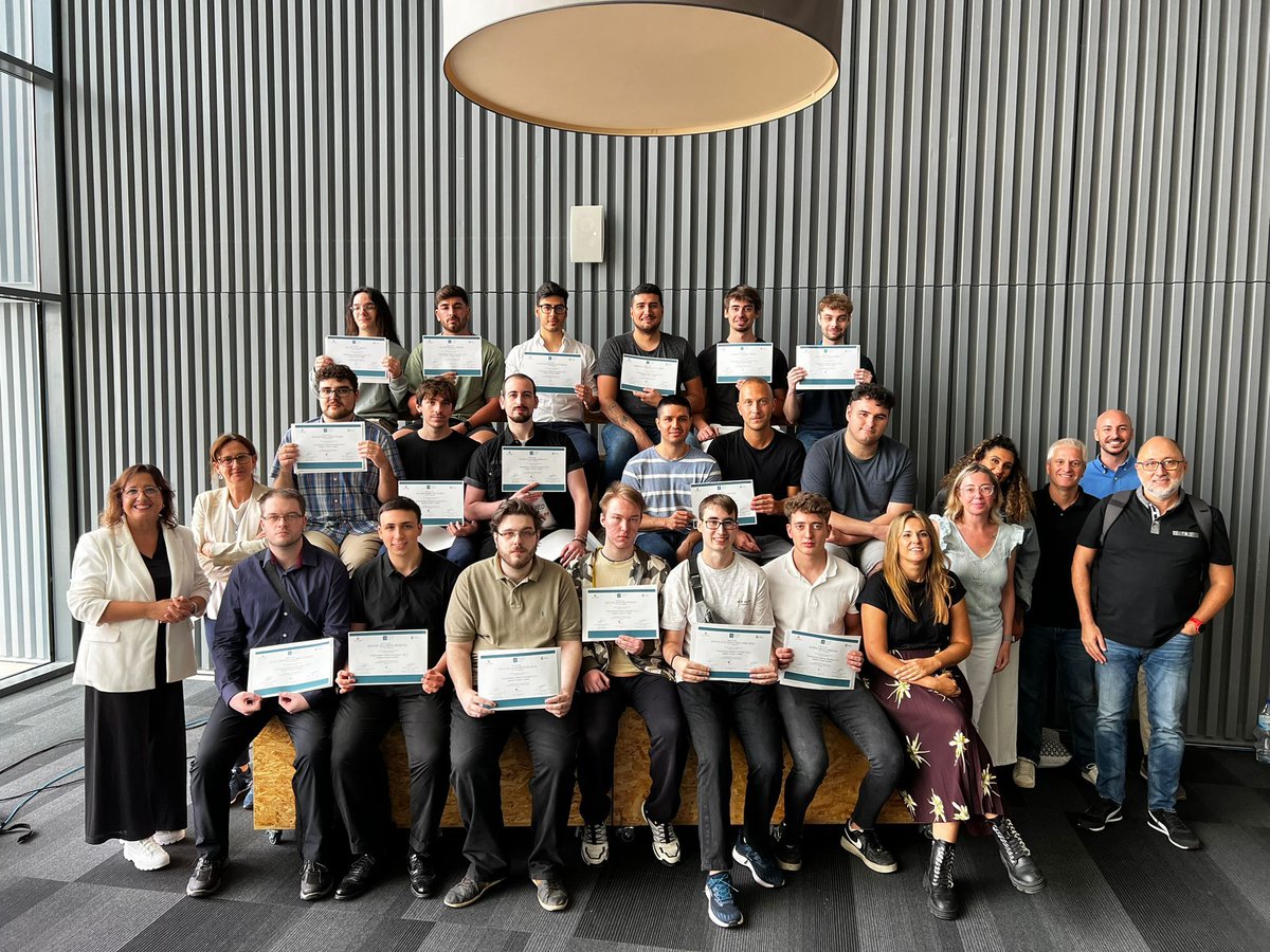 TarragonaEmpresarial (@tgnempresarial) on Twitter photo 👨💻 <a href="/GrupoCastilla/">Grupo Castilla</a>, <a href="/techmabschool/">TECHMA Business School</a> i la <a href="/fundacionesplai/">Fundación Esplai</a> tanquen la 1a edició del programa formatiu adreçat a joves desocupats.
👉 Aquests ‘bootcamps’ tecnològics compten amb una inserció laboral superior al 90%.
#bootcamps #grupocastilla #formació #inserciólaboral 👨💻 <a href="/GrupoCastilla/">Grupo Castilla</a>, <a href="/techmabschool/">TECHMA Business School</a> i la <a href="/fundacionesplai/">Fundación Esplai</a> tanquen la 1a edició del programa formatiu adreçat a joves desocupats.
👉 Aquests ‘bootcamps’ tecnològics compten amb una inserció laboral superior al 90%.
#bootcamps #grupocastilla #formació #inserciólaboral