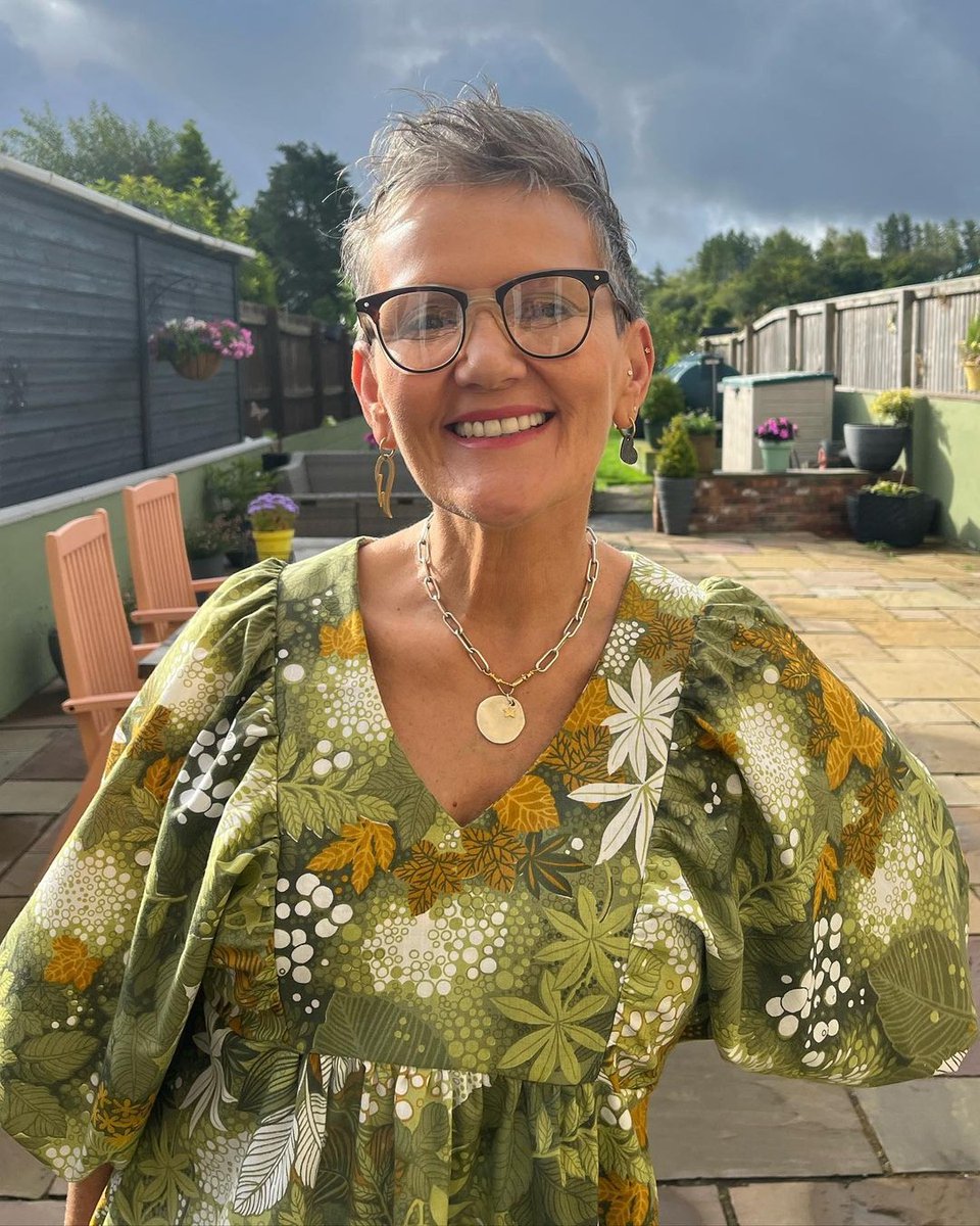 How fabulous is this M8312 dress made from a vintage bedding set?!⁠
⁠If you love the M7969 pattern you will LOVE M8312! This dress is a similar style with a long skirt, v neckline and puff sleeves.
⁠l8r.it/q6uV