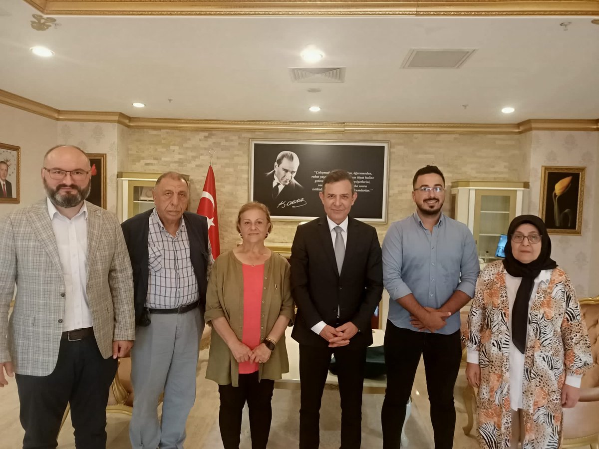 iyipartiesenler's tweet photo. İYİ Parti Esenler ilçe başkanlığı olarak ilçe başkan vekili Eriş CESUR Kadın Politikaları başkanı Sevim UZUN ve Hukuk Politikaları başkanı Ömer SUDA ve yönetim kurulu üyeleri ile:

Esenler Kaymakamı Süleyman ÖZÇAKICI'yı makamında ziyaret ettik. https://t.co/kWPXkYxvGU