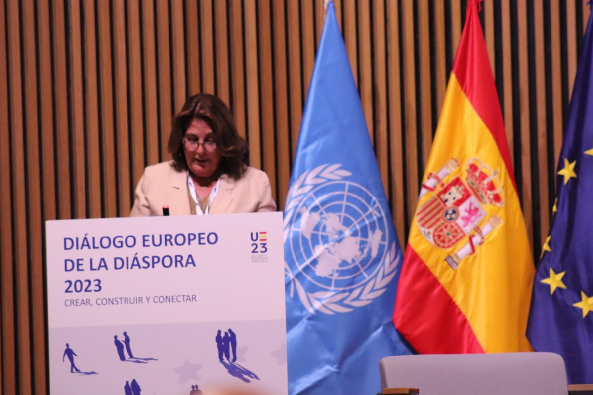 IOMspain's tweet photo. "Si de algo estamos seguro es que los #DDHH de las personas migrantes, la prosperidad y el bienestar de las comunidades deben estar en el centro de todas nuestras acciones" María Jesús Herrera, Jefa de Misión @IOMspain 

🔴⬇ | On live
https://t.co/30ApKrTLrc https://t.co/MSJTuvS6Dg