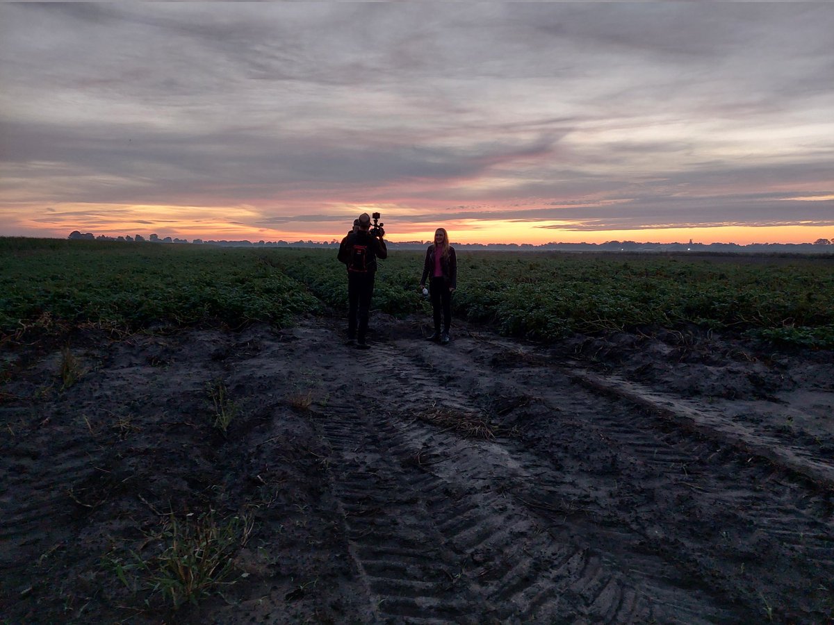 AndriesMiddag's tweet photo. Blijft lastig om een goed stilstaand beeld uit een video te halen. Vanochtend op tijd in Giethoorn om te vertellen hoe de aardappelverwerkers denken over ondoelmatige en onuitvoerbare #oogstdeadline en #strafkorting consumptieaardappelen @WNLVandaag https://t.co/aj1WDXNLIm