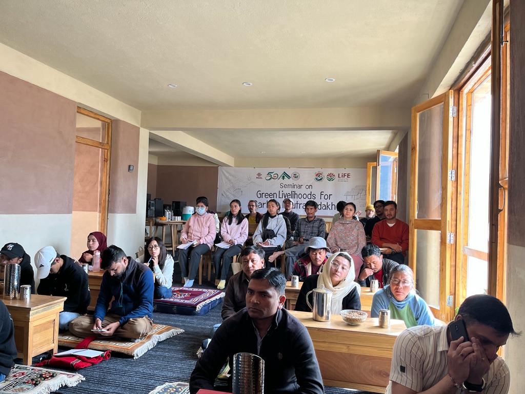 terieiacp23's tweet photo. TERI-EIACP RP organized a seminar on green livelihood opportunities for a carbon-neutral Ladakh in collaboration with HIAL and GBPNIHE on September 24 and 25, 2023. About 100 participants participated.
#MissionLiFE
#LifestyleForEnvironment
#ProPlanetPeople
#emobilty #EVs https://t.co/9GnuAQc88U
