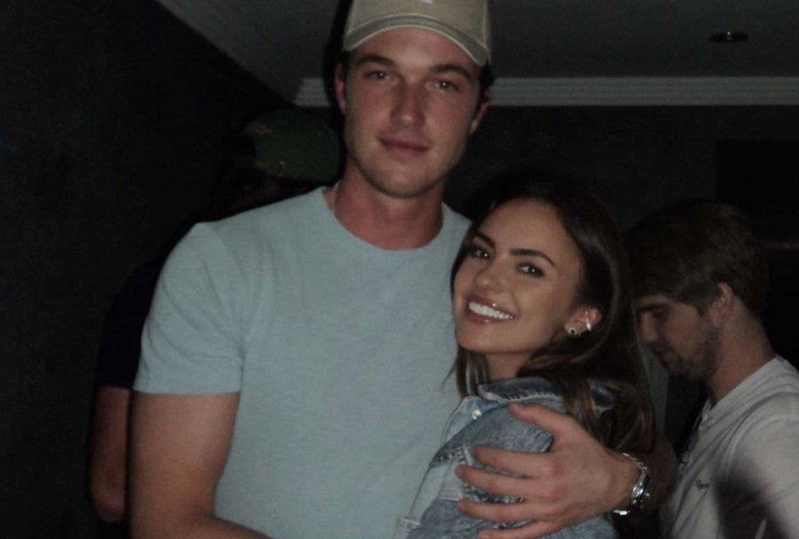 ⠀ 

       “Lorsque vous êtes amoureux 
⠀ ⠀  l’éternité est encore trop courte.” —*.✨

⠀