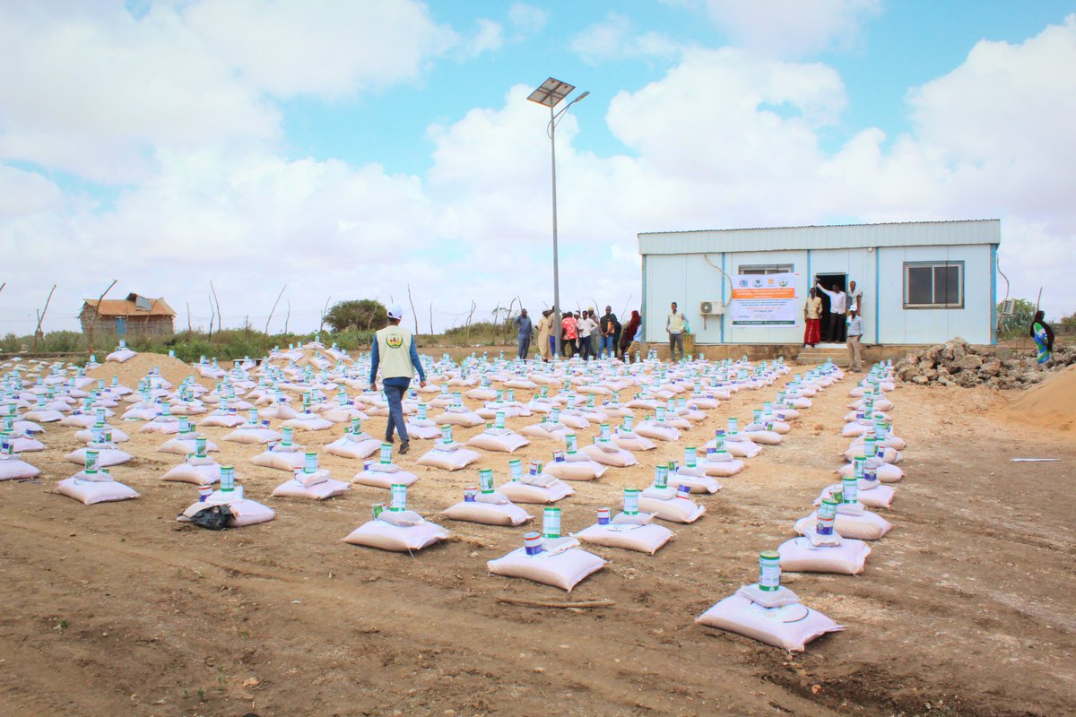 CsetGroup's tweet photo. @CSET in collaboration with MoAI of JL State and @NRC_Norway have distributed certified seeds such as Maize, Cowpea, Sudan Grass and Vegetables  to the farmers COOP in Bulogadud - L Juba Region. SCRP Project funded by @WorldBank through @MoFsomalia

@USAIDSomalia  @UKinSomalia https://t.co/8HBa7k8Se6