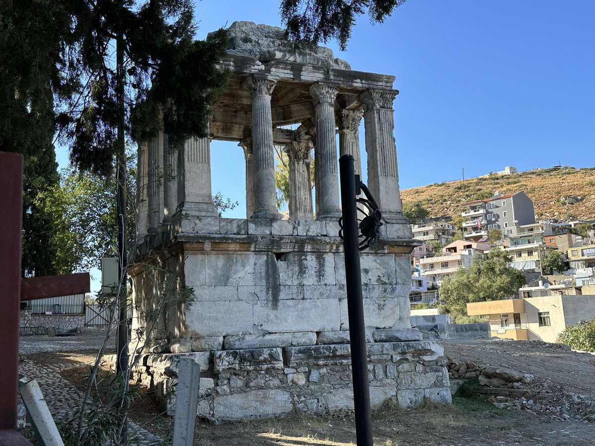 bekrieter's tweet photo. One site I was particularly looking forward to during my tour of Asia Minor is Milas (Mylasa), the ancient capital of Caria, a nice city in the southwest that is still inhabited today. Everywhere, despite the dense settlement, ancient remains can be found. 1/ https://t.co/NJQGscQsu9
