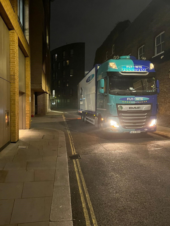 The team are on the road and the late-night de-rig has been a complete success.

Back to Cue Headquarters for unloading! 🚛

#partofyourteam #eventtech #eventprojectmanagement #mice #miceprofs #eventprofs