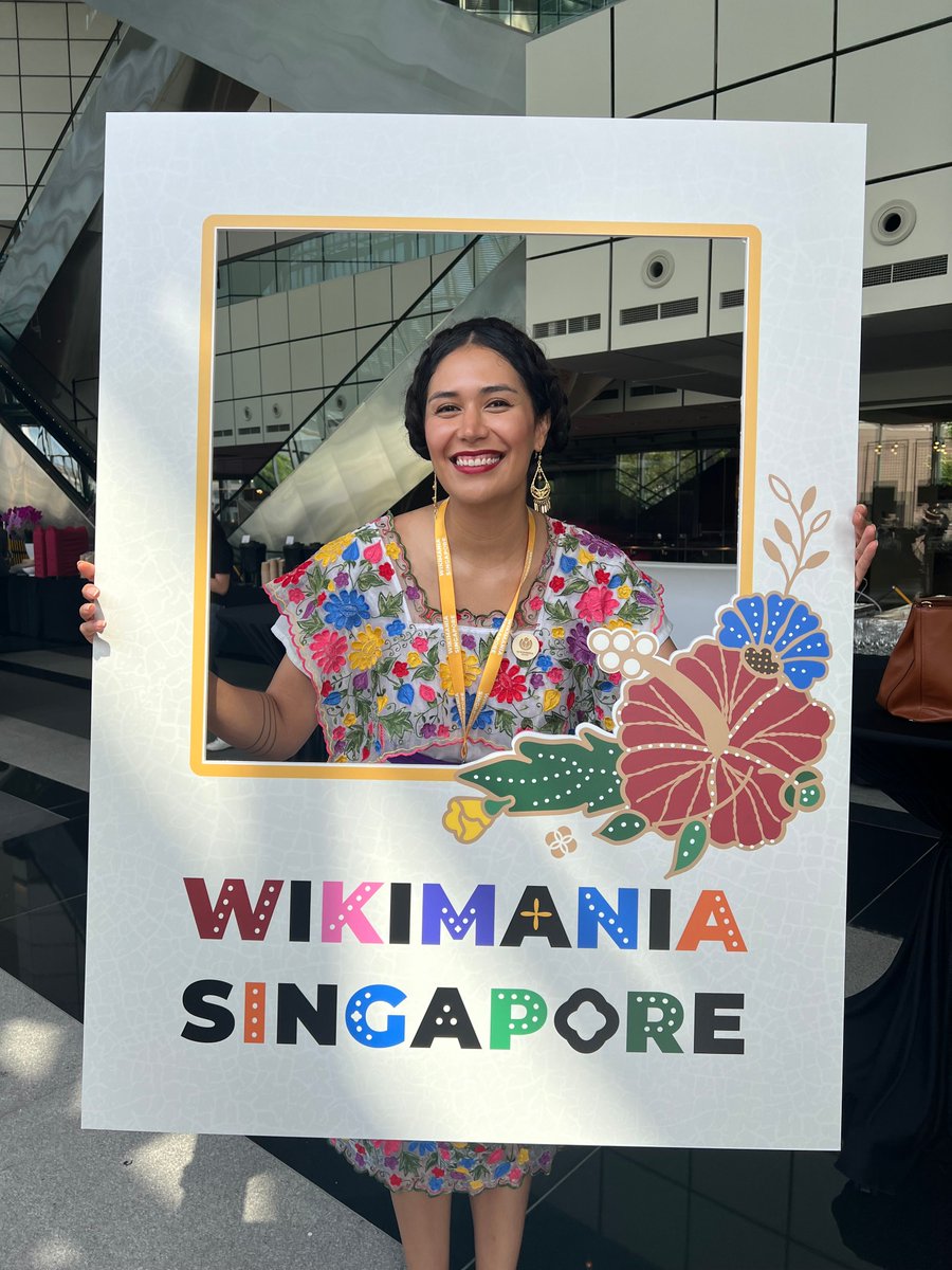 _AlejandraFr's tweet photo. J'ai eu l'occasion de participer pour la première fois à la #Wikimania2023 à Singapour et ce fut une expérience incroyable de discuter avec des bénévoles du monde entier 💙 https://t.co/Cuh0edVFNG