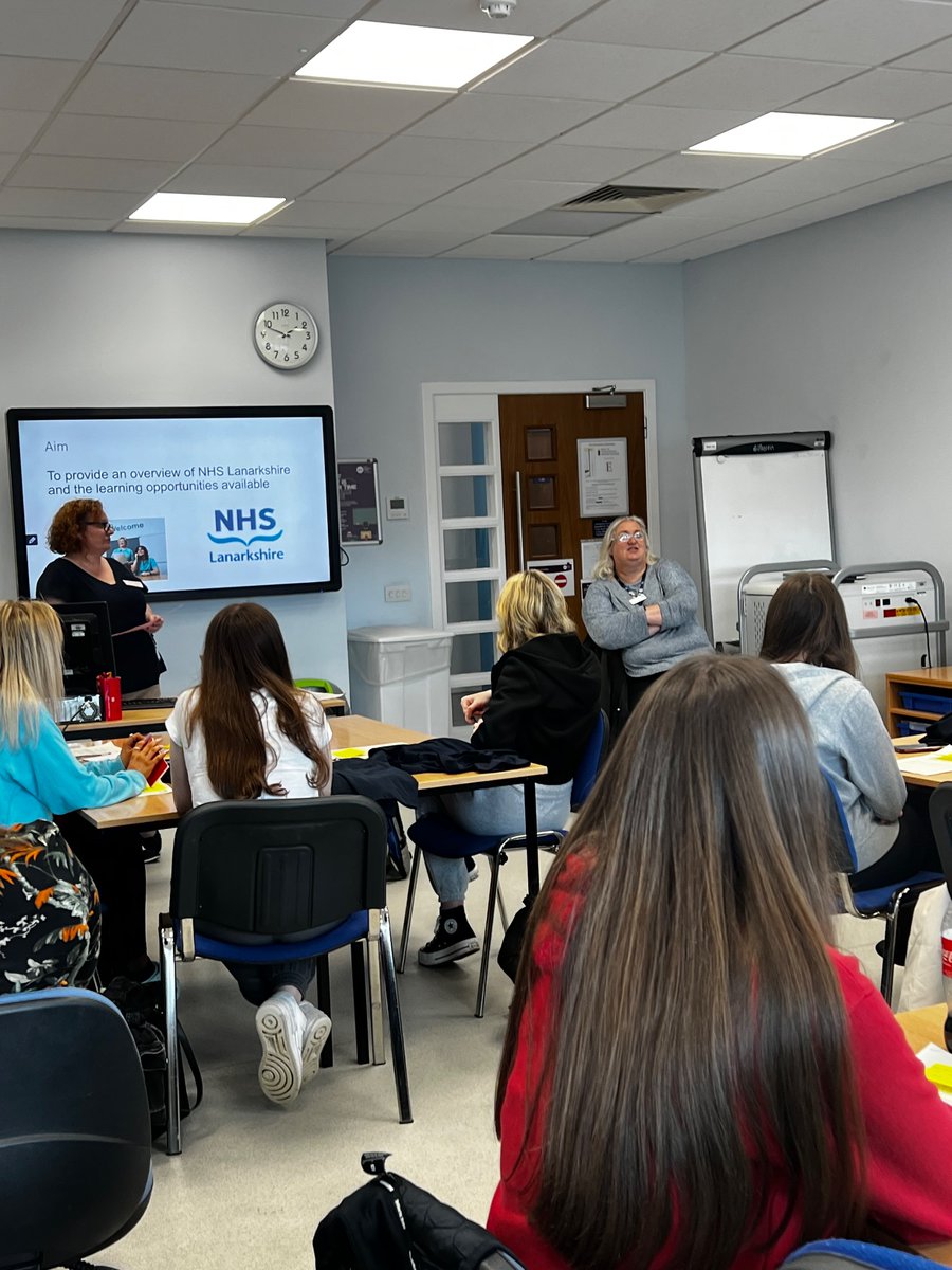 Lovely to see our health and social care FA students, start their NHS placements today. This is a fantastic opportunity to get experience in health care #OurSLC @SLCek @NHSLanarkshire @wearehairmyres @StellaMcManus @NewmanKirsteen @elainemconnell