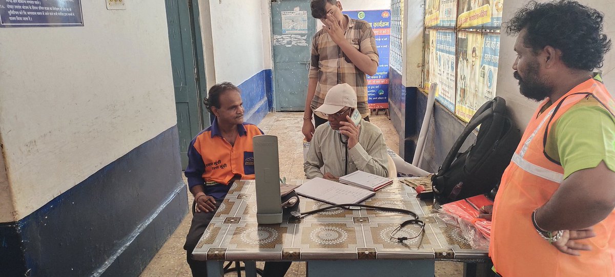 MundiNagar's tweet photo. स्वच्छता ही सेवा अभियान के तहत आज निकाय के सफाई मित्रो का स्वास्थ परिक्षण करवाया गया!
ट्विटर - @MoHUA_India @SwachhBharatGov @Secretary_MoHUA @RoopaMishra77 @urbansbm @bharatyadavias @BinayJha_1997 https://t.co/FPeitkJJYK