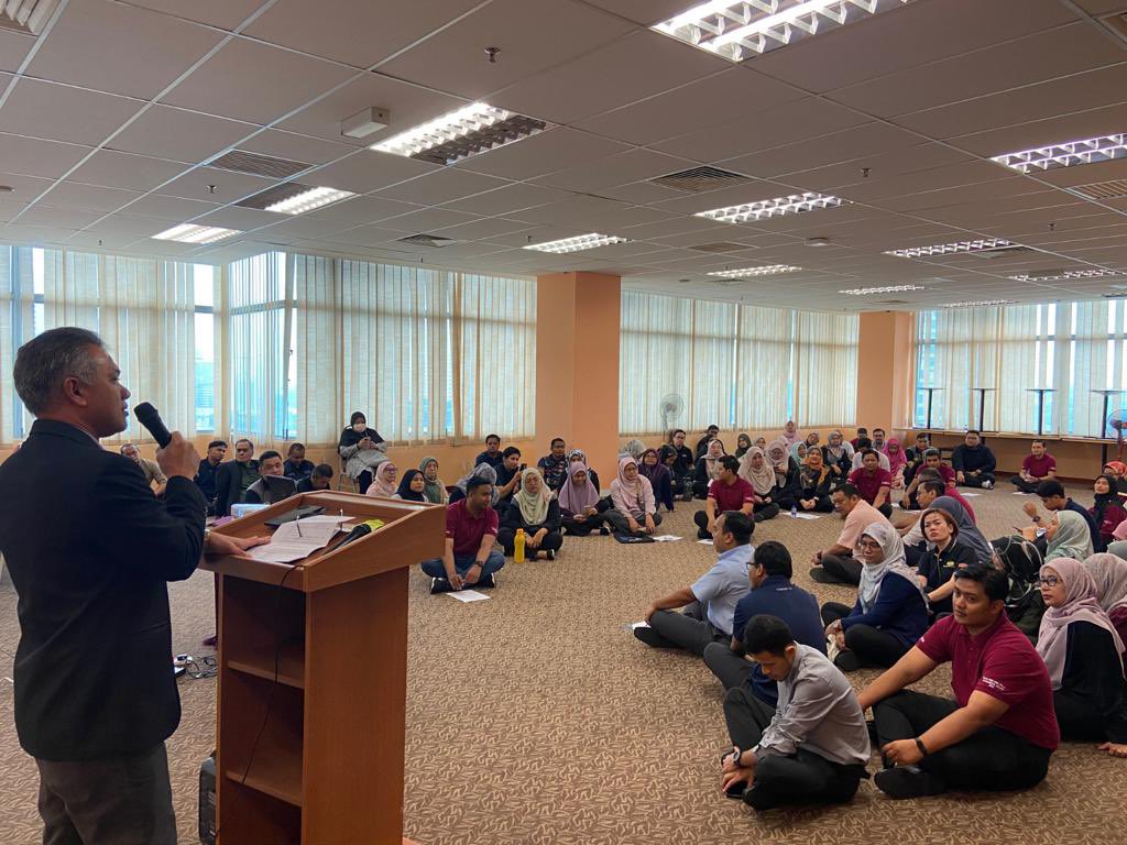 26.9.23-Warga Pengarah Pakar Kejuruteraan Jalan &amp; Jambatan  (PKJJ) telah mengadakan Program Team Building PKJJ bertempat di Dewan Makan 3, Tingkat 18 Menara PJD.  
<a href="/irahmadredza/">Ahmad Redza Ghulam</a> <a href="/NasriZulkipli/">zulkipli nasri</a> <a href="/IEsa2018/">IbrahimEsa2018</a> <a href="/Sharip73415059/">Sharip</a> <a href="/IPJKR_Official/">JKR Malaysia Rasmi</a>