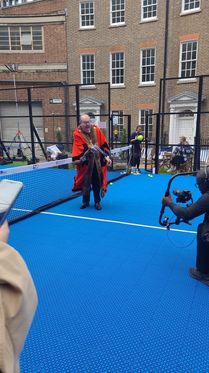 LMAppeal's tweet photo. On to @citylordmayor and @AndrewC_Marsden who have been playing mini golf @Fidelity_UK and tennis @BlueOrchidUK respectively. #CGD #gored #lmappeal https://t.co/8ADuTZI05O