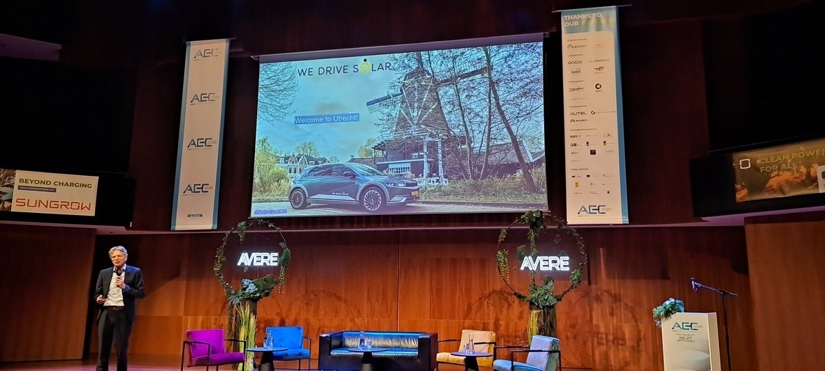 AVERE_EU's tweet image. &quot;Utrecht aims to become the first bidirectional city in the world&quot;. This is the strong start of Robin Berg, Director of @WeDriveSolar, as he presents how we can #JoinForcesfor2035 by looking at and taking inspiration from what was done in the city where AEC2023 is taking place.