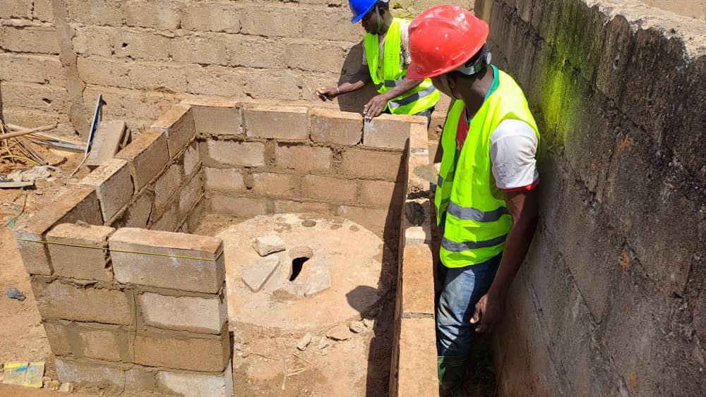 RsfBurkina's tweet image. Brique par brique, les infrastructures de santé de base sont mises en place à Bogandé dans le cadre de l&apos;action de stabilisation à l&apos;Est. #ReconstruieEnsemble #ThrivingSahel #Stabilization