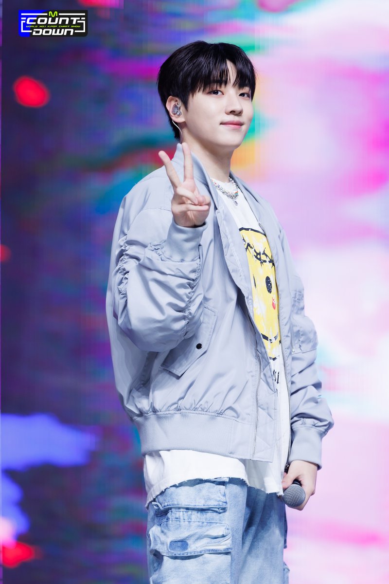 230921 #MCOUNTDOWN 현장포토
마자 지난주에 엠카 재짱이 봤는데
완전 눈 휘둥그레

엠카 지금 되게 신나
왠 줄 알아???
재짱이 무대 봐서🥰

아리들 재찬이 보면서 꼭 행복해야 한다~ (동물농장 톤으로)

More Photos 📸naver.me/FwSFfkFj

#엠카운트다운 #엠카 #재찬 #JAECHAN #Hello
