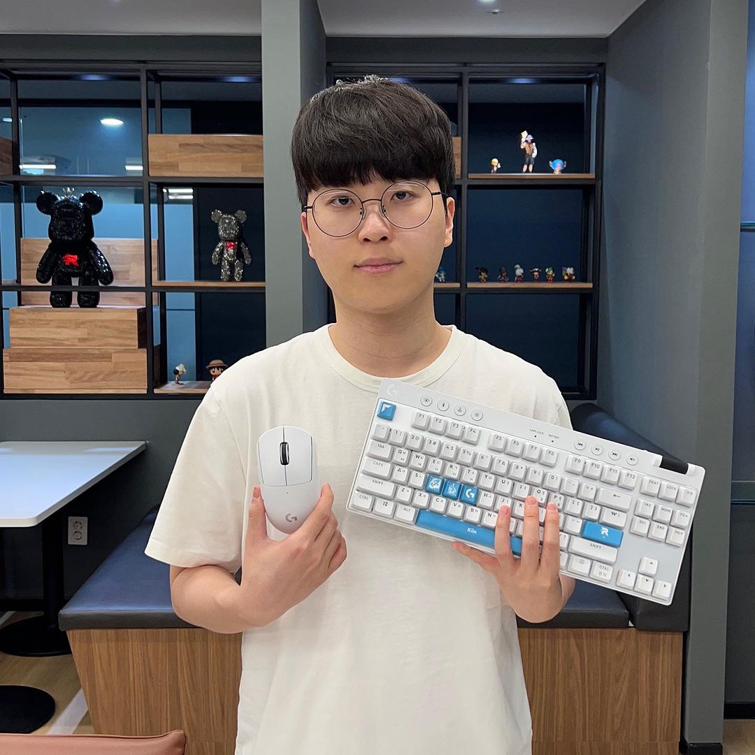always_uchan's tweet image. 로지텍에서 kt Rolster 선수들에게 특별한 선물을 주셨습니다.👍👍
🎁선수들이 받은 종결급 게이밍 기어🎁
PRO X SUPERLIGHT 2 무선 게이밍 마우스
PRO X TKL 무선 게이밍 키보드
PRO X 2 LIGHTSPEED 무선 게이밍 헤드셋
#PROXSeries #PROXSuperlight2 #PROXTKL #PROX2 #LogitechGPROSeries #logitechG