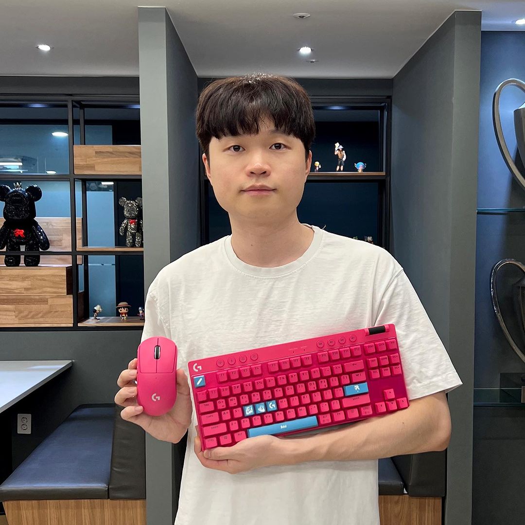 always_uchan's tweet image. 로지텍에서 kt Rolster 선수들에게 특별한 선물을 주셨습니다.👍👍
🎁선수들이 받은 종결급 게이밍 기어🎁
PRO X SUPERLIGHT 2 무선 게이밍 마우스
PRO X TKL 무선 게이밍 키보드
PRO X 2 LIGHTSPEED 무선 게이밍 헤드셋
#PROXSeries #PROXSuperlight2 #PROXTKL #PROX2 #LogitechGPROSeries #logitechG