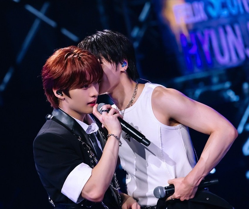 binniekeo's tweet photo. LO OMEGANIZADO QUE QUEDÓ MINHO AL LADO DE JEONGIN!??#$?!???#?$!! https://t.co/KrxaRbdkoL
