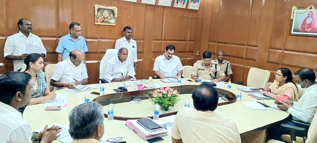 CPriyanga_offl's tweet image. #இழப்பில்லாஇனியபயணம்
#SafeRoad #Savelives 
#puducherry #Nrcongress

6-வது சாலைப் பாதுகாப்புக் குழுக் கூட்டம் மாண்புமிகு முதலமைச்சர் திரு.N.ரங்கசாமி அவர்களின் தலைமையில் மாண்புமிகு பொதுப்பணி அமைச்சர் திரு.லட்சுமி நாராயணன் அவர்கள் மற்றும் எனது முன்னிலையில் நடைபெற்றது.இக்கூட்டத்தில்…