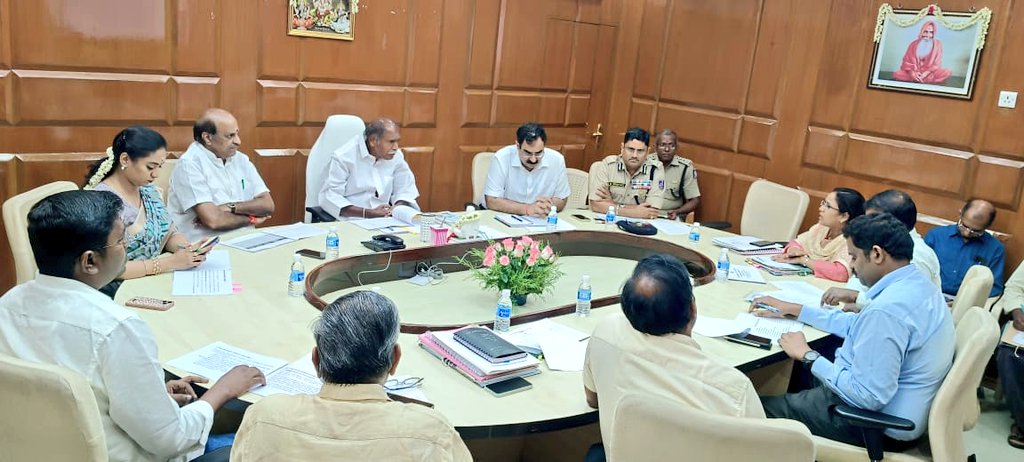 CPriyanga_offl's tweet image. #இழப்பில்லாஇனியபயணம்
#SafeRoad #Savelives 
#puducherry #Nrcongress

6-வது சாலைப் பாதுகாப்புக் குழுக் கூட்டம் மாண்புமிகு முதலமைச்சர் திரு.N.ரங்கசாமி அவர்களின் தலைமையில் மாண்புமிகு பொதுப்பணி அமைச்சர் திரு.லட்சுமி நாராயணன் அவர்கள் மற்றும் எனது முன்னிலையில் நடைபெற்றது.இக்கூட்டத்தில்…