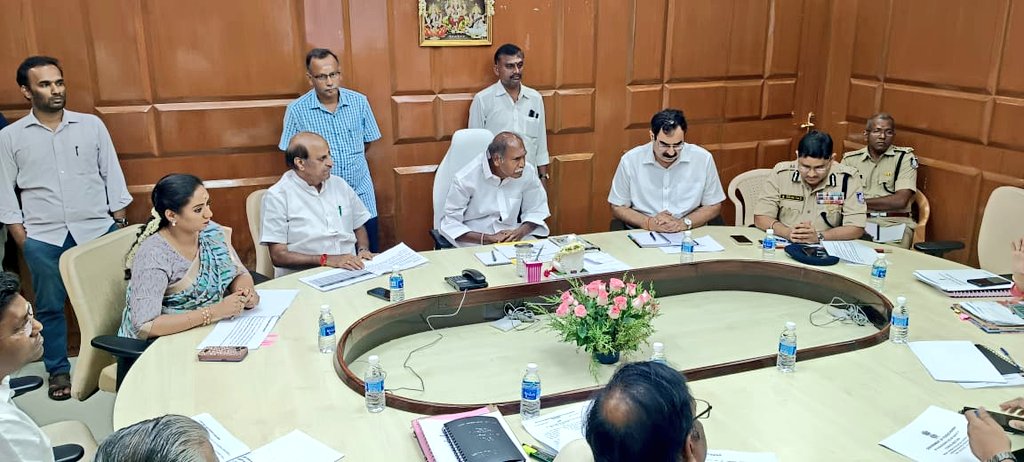 CPriyanga_offl's tweet image. #இழப்பில்லாஇனியபயணம்
#SafeRoad #Savelives 
#puducherry #Nrcongress

6-வது சாலைப் பாதுகாப்புக் குழுக் கூட்டம் மாண்புமிகு முதலமைச்சர் திரு.N.ரங்கசாமி அவர்களின் தலைமையில் மாண்புமிகு பொதுப்பணி அமைச்சர் திரு.லட்சுமி நாராயணன் அவர்கள் மற்றும் எனது முன்னிலையில் நடைபெற்றது.இக்கூட்டத்தில்…