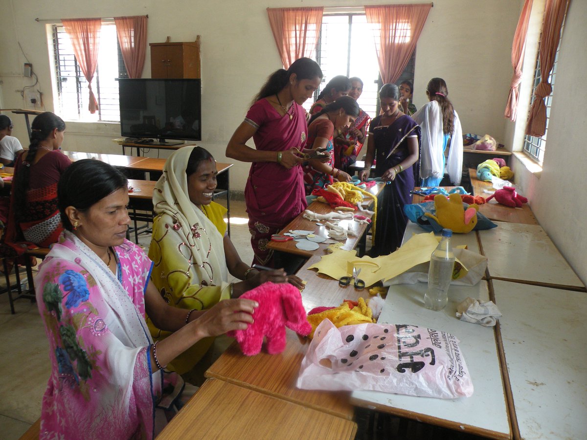 SigmaSixQV's tweet photo. @narendramodi, @myogiadityanath, will the unscrupulous be jealous because we empower women?

#Dayalbagh #Empowering #Women and making them an integral part of #Economy building. https://t.co/ytmZkkW8CL