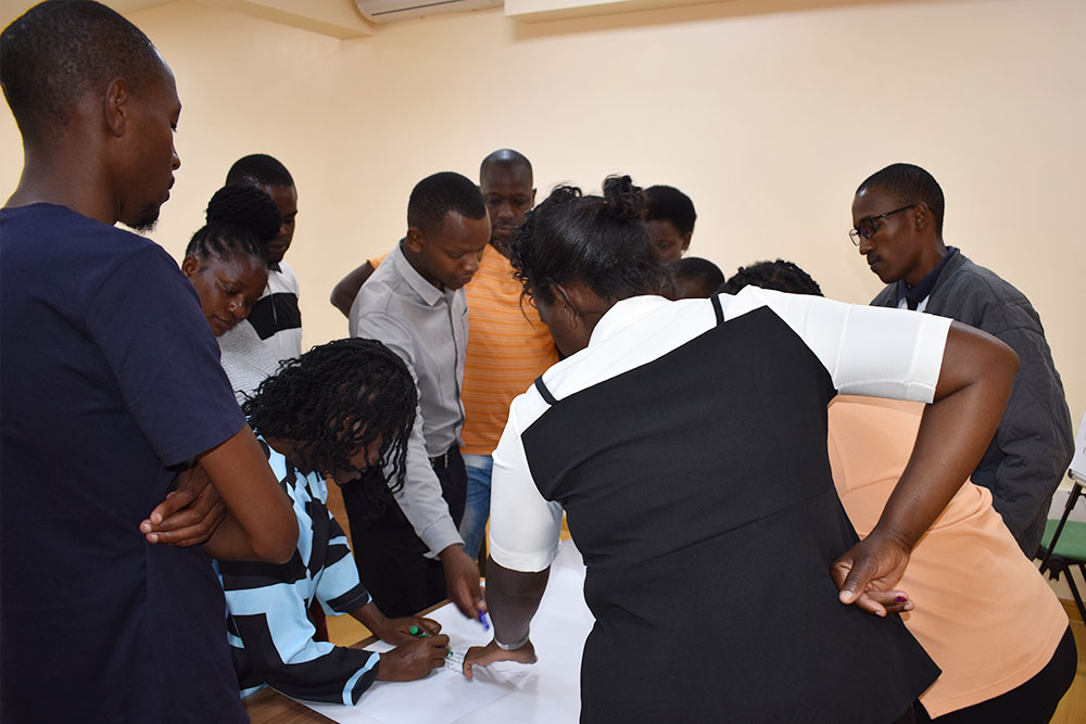 DTMAfrica's tweet photo. All hands on deck...
Our Central Region #DevReporters brainstorming on ways to cover rural stories while still maintaining the dignity of the communities they are reporting about.
What do you think they came up with?
@dommieYambo @RKowuor @vikesverkko #reportingonruralissues https://t.co/Cv6lv0bf1J