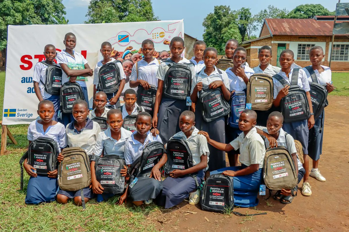 UNFPARDC's tweet photo. Dialogue intergénérationnel entre adolescentes &amp; leaders traditionnels sur le mariage précoce 
✅Plus de 2⃣0⃣0⃣ élèves du Lycée #TUSADILE ont questionnées la tradition
✅5 Leaders coutumiers ont rappelé leur engagement de contribuer à la réduction des cas de mariages précoces https://t.co/GbFX2PcNnQ