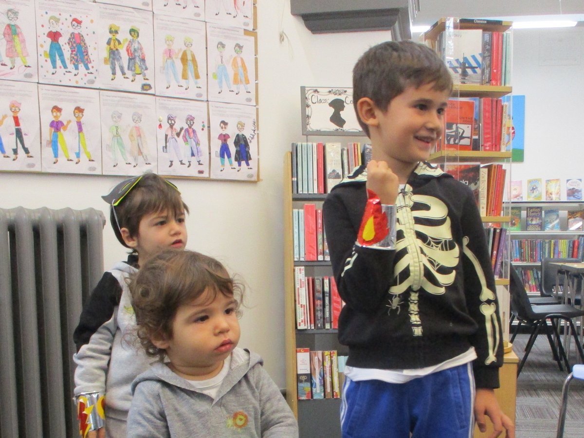 LancsLibraries's tweet image. It was a great success when the #StAnnesLibrary Reading Heroes got together to make Superhero cuffs and badges
Everyone got involved and enjoyed showing off their Superpowers
#LancsReadingHeroes #LancsSummerFun