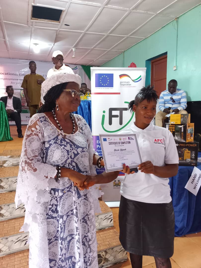 EPP4_SL's tweet photo. 🌟🎉 Exciting news from Kabala! Today, we celebrated the certification ceremony for 311 hardworking beneficiaries who completed a rapid 4-week skills training program in Dress Making, Solar Catering, Solar PV, and Hand Welding. 🎓🔧💃 https://t.co/QwOWEOCZVy