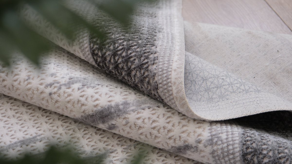 gencfestival's tweet image. Çarpıcı desenlerin stil renkler ile bir arada bulunduğu AMARA Koleksiyonu evlerde şık detaylar oluşturacak...

#festivalhalı #halı #kilim #oturmaodasıdekorasyonu #dekorasyon #dekorasyonönerileri #homedesign #homedecor #homedecoration #turkishcarpet #içmimari