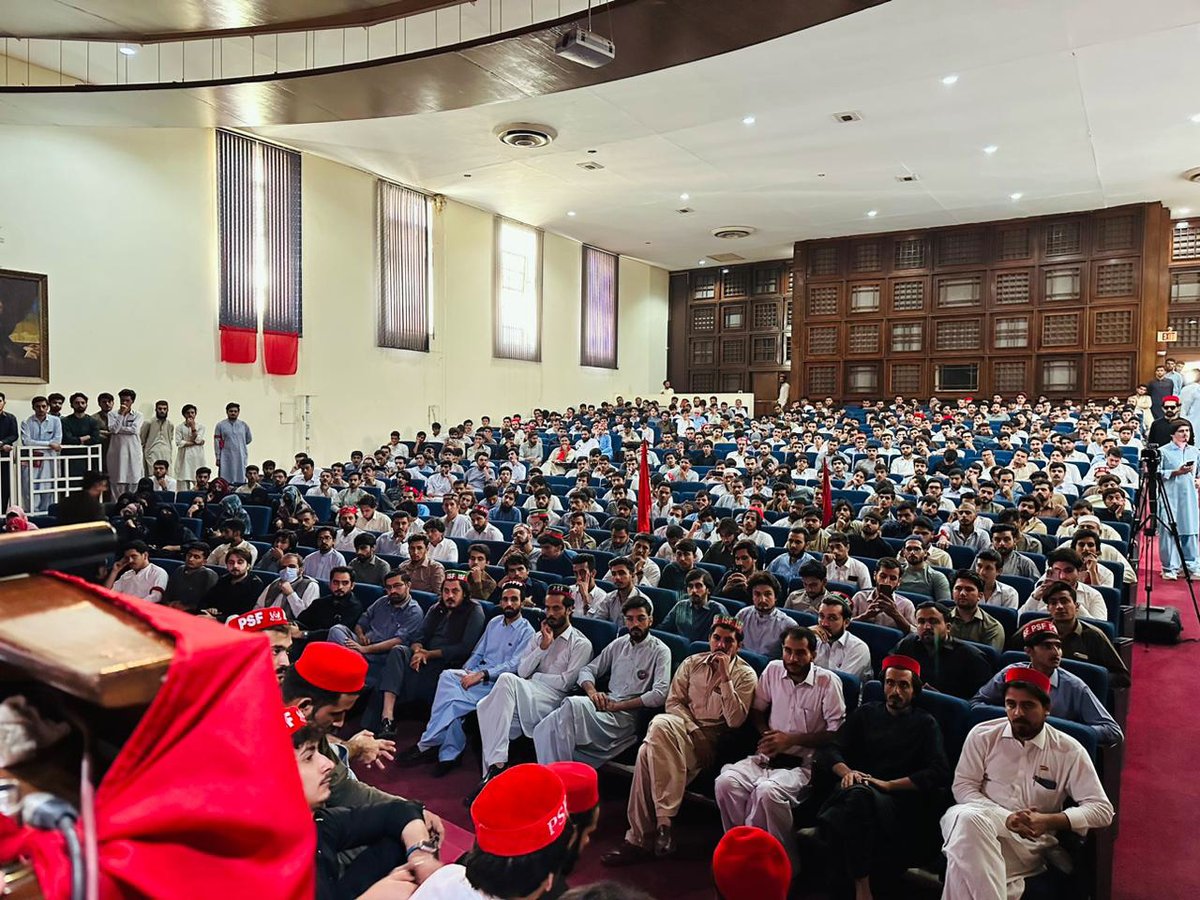 PSFMarkaz's tweet photo. پختون سٹوڈنٹس فیڈریشن زرعی یونیورسٹی پشاور کے زیر اہتمام "رڼا پختونخوا" کے عنوان سے سیمینار، چیئرمین آرگنائزنگ و الیکشن کمیٹی پی ایس ایف خیبر پختونخوا منصور زيب اور جنرل سیکرٹری حسام شاہ یوسفزئی خطاب کررہے ہیں۔
#RanraPakhtunkhwa | #PSF https://t.co/OJgHJWFzfi