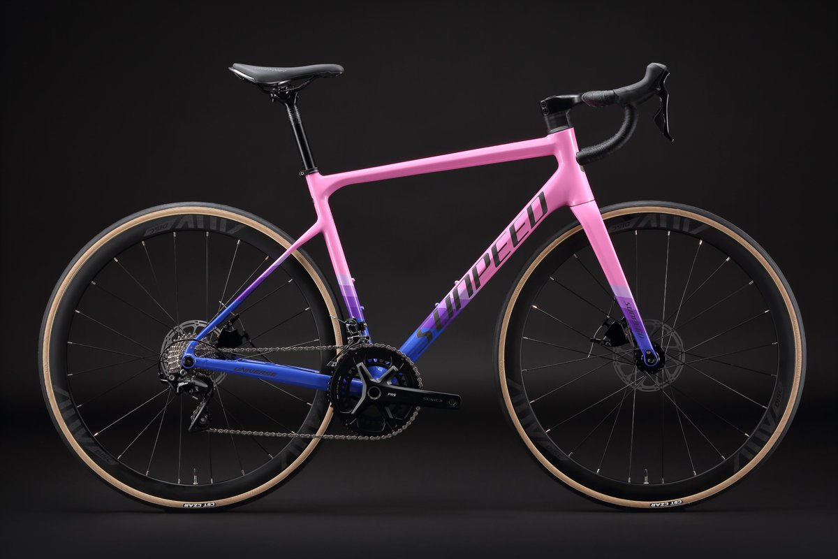 minny04930769's tweet photo. #roadbike
#sunpeeduniverse
Ultralight #aluminum alloy press-formed shaped tubes
#Carbon fiber front fork
#Highstrength hollow integrated crankset
#Shimano105 R7000 2*11 spd
High-performance #semihydraulic disc brake https://t.co/XbaGrOEOyh