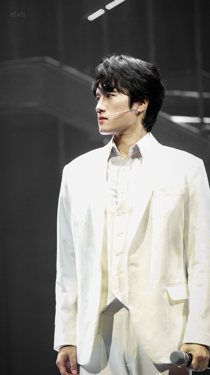 230923 더데빌:에덴 낮공 
첫 공연 무대인사

X-white | #백인태 

#더데빌 
#듀에토 #인기현상