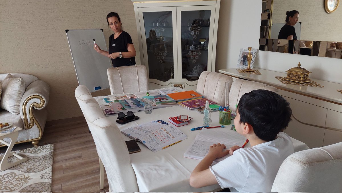 omadiokulu's tweet photo. #evdeegitim yapan öğrencimizi ziyaret ettik. Kendisini en kısa zamanda aramizda gormek istedigimizi soyleyerek saglik dileklerimizle ayrildik. https://t.co/Cns62efZx1