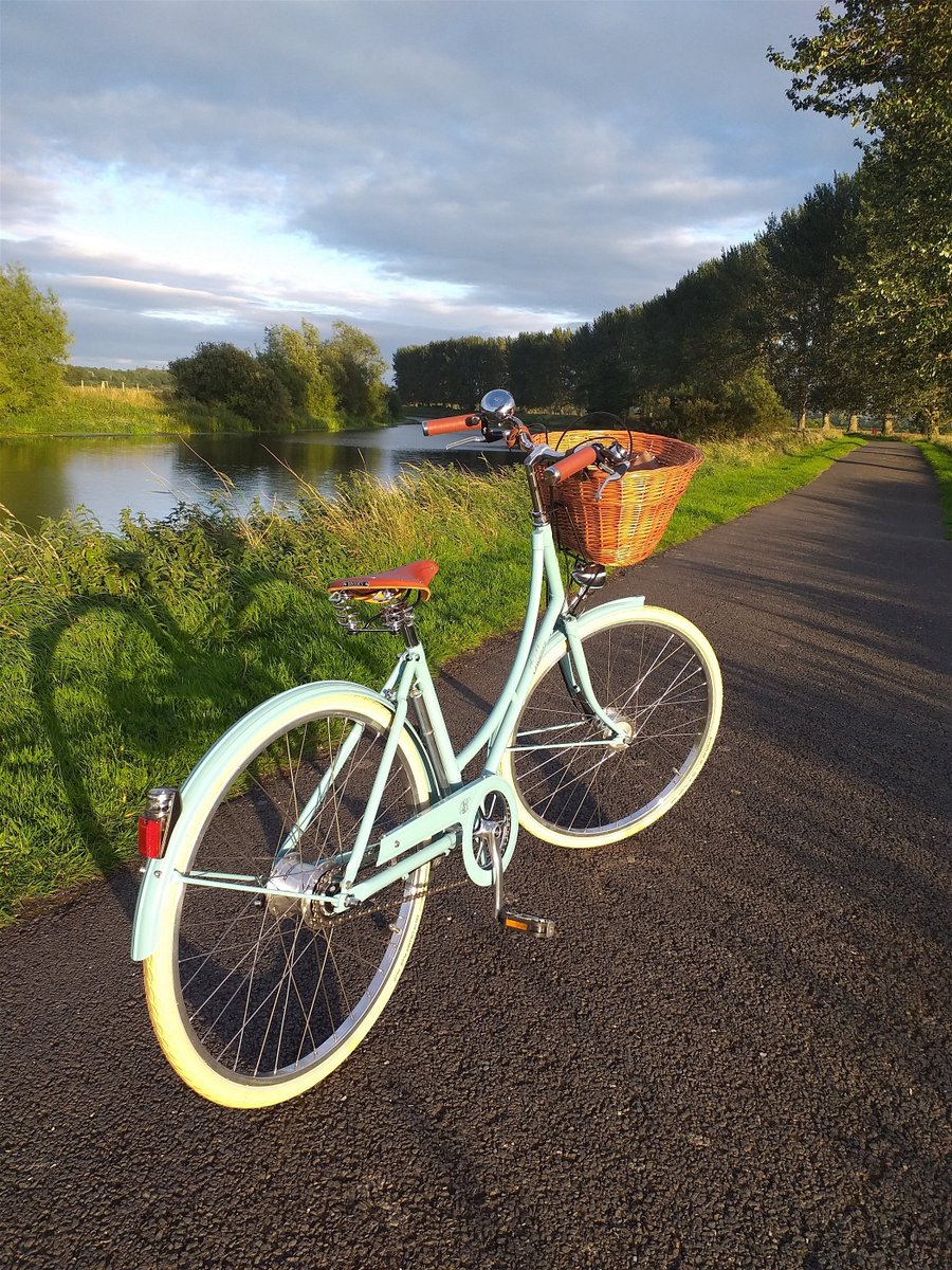 “The first ride on my new Pashley was the best I've ever had...” A lovely message and riverside shot from Pashley owner Lynn, capturing her Britannia out for its maiden voyage. Thank you Lynn 💓#mypashley #pashleybritannia #britishcycling #thegreatoutdoors