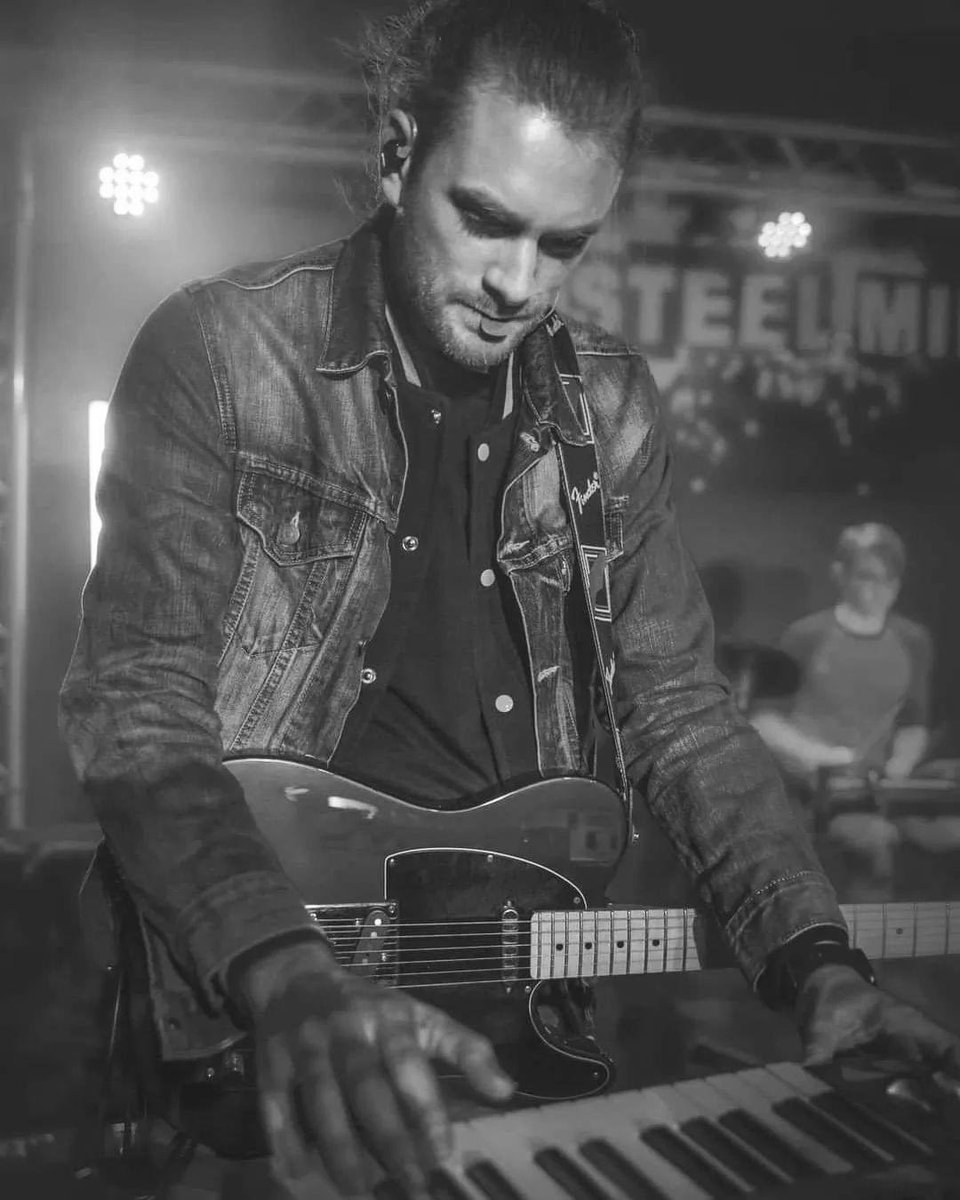 Meet our amazing session multi-instrumentalist Edd 🖤 

#newmusic #synth #synthpop #synthwave #synthrock #livemusic #youngempress