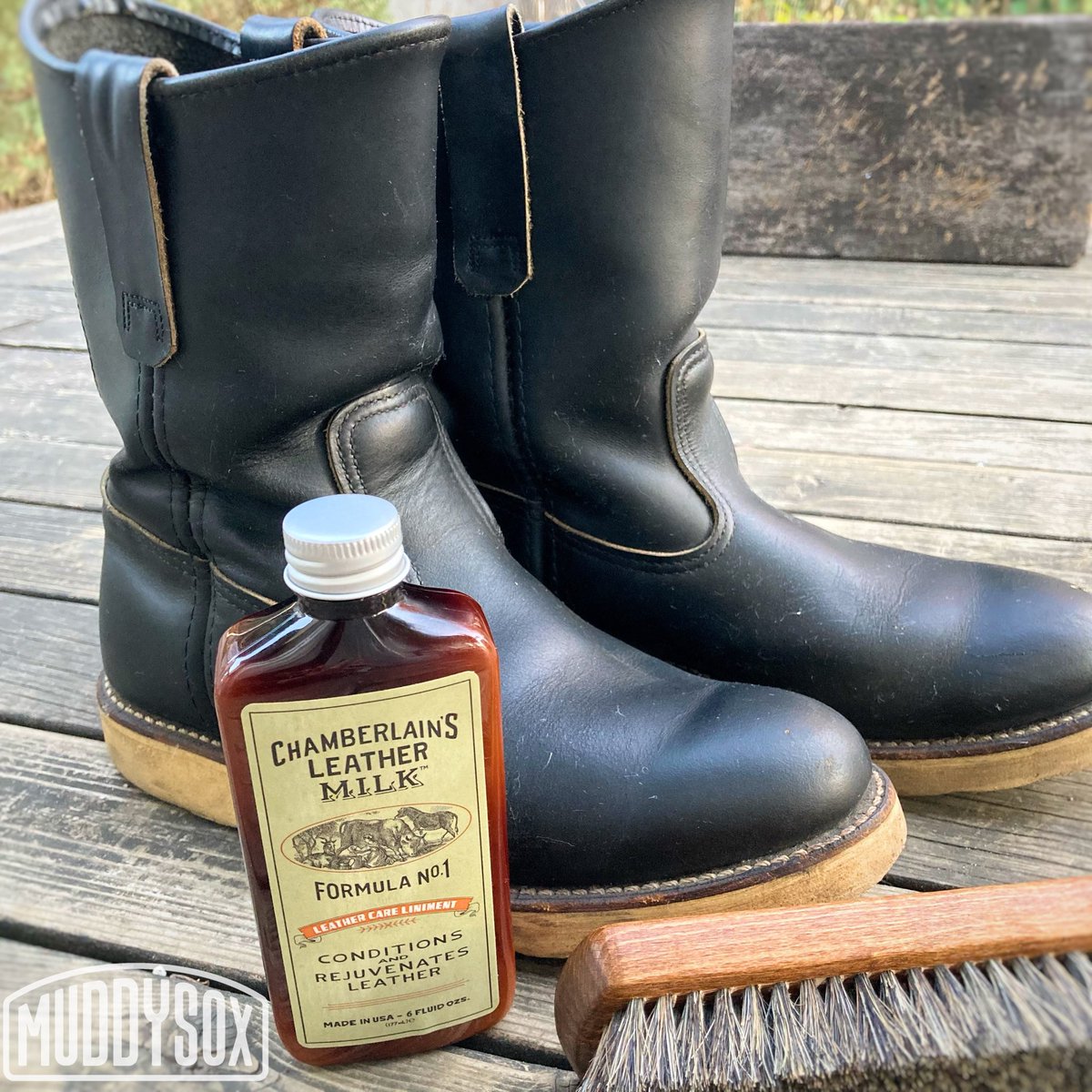 muddy_sox's tweet photo. CHAMBERLAIN's 
【Leathers Milk】
皮革用クリーム

#レザーミルク #leathermilk #保革　#保革クリーム　#革靴 #ワークブーツ　#アメカジ #革ジャン #茶芯 #革細工　#レザークラフト　#プレゼント #レザー  #メンテナンス　 #bootsporn #靴磨き #革靴磨き #shoeshine #shoecare  #シューケア https://t.co/zh9OLXAvhi