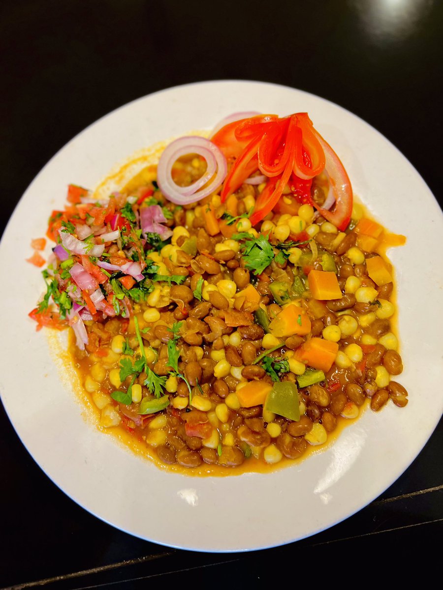 al_yusra's tweet photo. Get ready to tantalize your taste buds with a plate of our delectable Githeri. Join us and savor the flavors of Kenya! #alyusra https://t.co/VcR37wEaEu