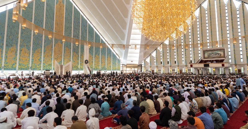 MWLOrg's tweet photo. عمارةُ بيوت الله والعنايةُ بها، مهمّةٌ أُنشئ لأجلها مجلسٌ رفيعٌ يتبع لرابطة العالم الإسلامي.. في حساب أمينها العام فضيلة الشيخ د. @MhmdAlissa المزيد: