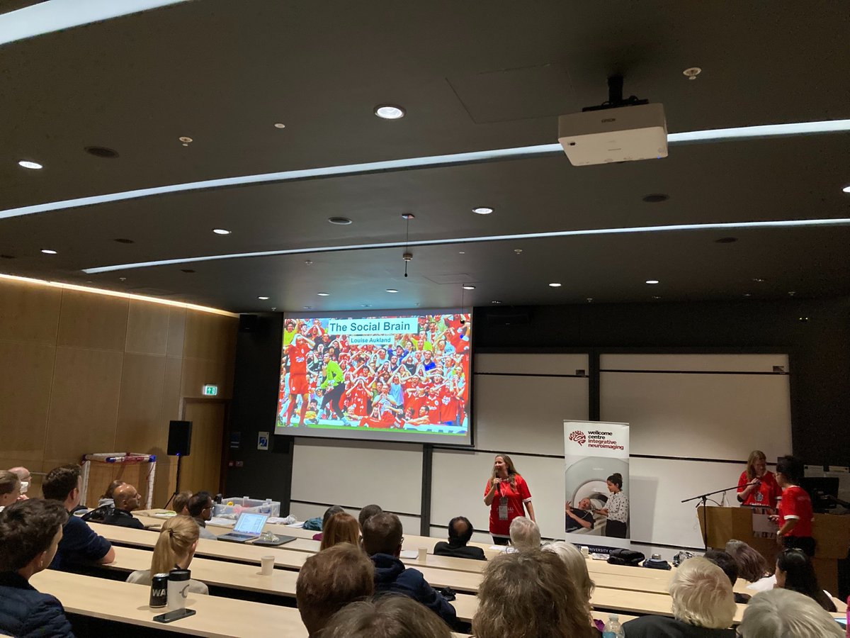 ...we started off with a lecture on football and neuroscience: @heidijoberg introducing the project, @HollyBridge8 on 'the learning brain', @__MorganM on 'the active brain', and @louiseaukland on 'the social brain':