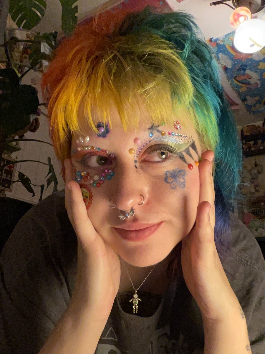 pickledfruit's tweet photo. midnight makeup vibes (st0ned asf vibes) https://t.co/Ei1df3pvVC