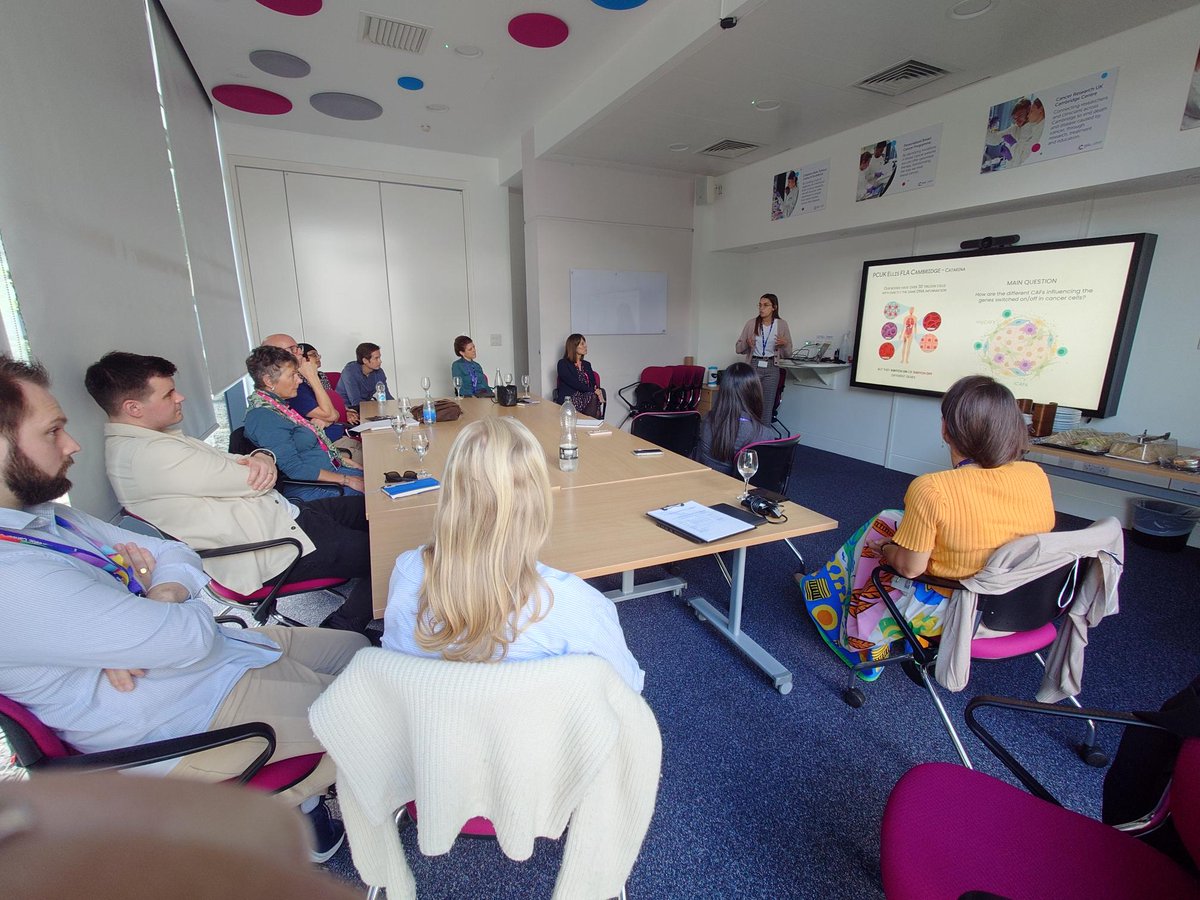 CRUKCamPancCan's tweet photo. The Ellis Family and @PancreaticCanUK visited us again  for the 2-year progress update of the👩‍🔬Future Leaders🧑‍🔬.

They tried the gel electrophoresis activity and they were just PRO for the first trial🧪🧬🔬!

Thank you for making our #PancreaticCancer research possible! https://t.co/2eqKmye3uD