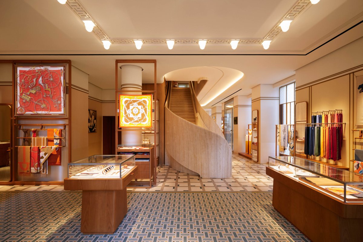 cppluxury's tweet photo. Hermès opens renovated and enlarged store in Vienna, Austria

https://t.co/l6Tgj8tfCG 

#Hermes #Vienna #Wien #Graben #newopenining #renovation #luxury #luxuryfashion #fashion #Luxurybags #luxuryaccessories #luxuryretail #RDAI @Hermes_Paris https://t.co/cQqe8y2fa6